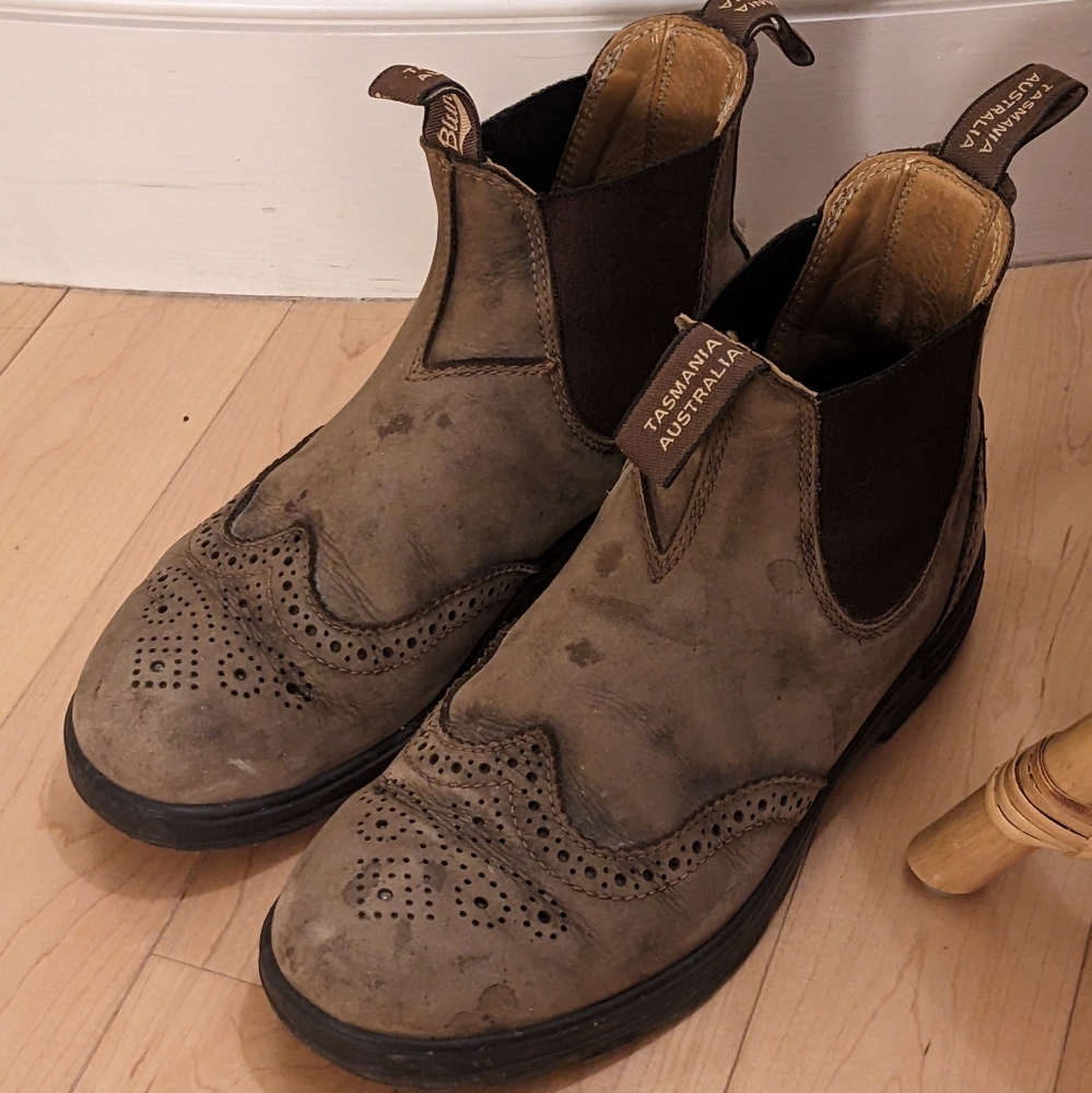 Blundstone Chelsea Boots Rustic Brown with Wingtip Brogue Size 9.5 (AU 6.5)